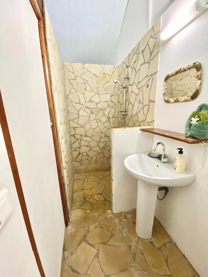 Poe Guesthouse Rangiroa Экстерьер фото